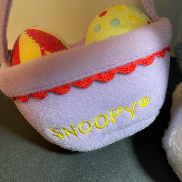 Easter Snoopy Musical by Coyne's,  Plays Peanuts Theme No Motion READ - Picture 6 of 8